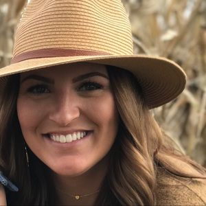 Meet your Posher, Alexis